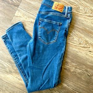 Levi super skinny high rise 720 Sz 28